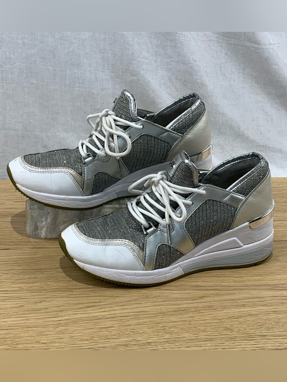 Michael Kors Liv Trainer Women's 6 M White Silver Glitter Mesh Leather Sneaker